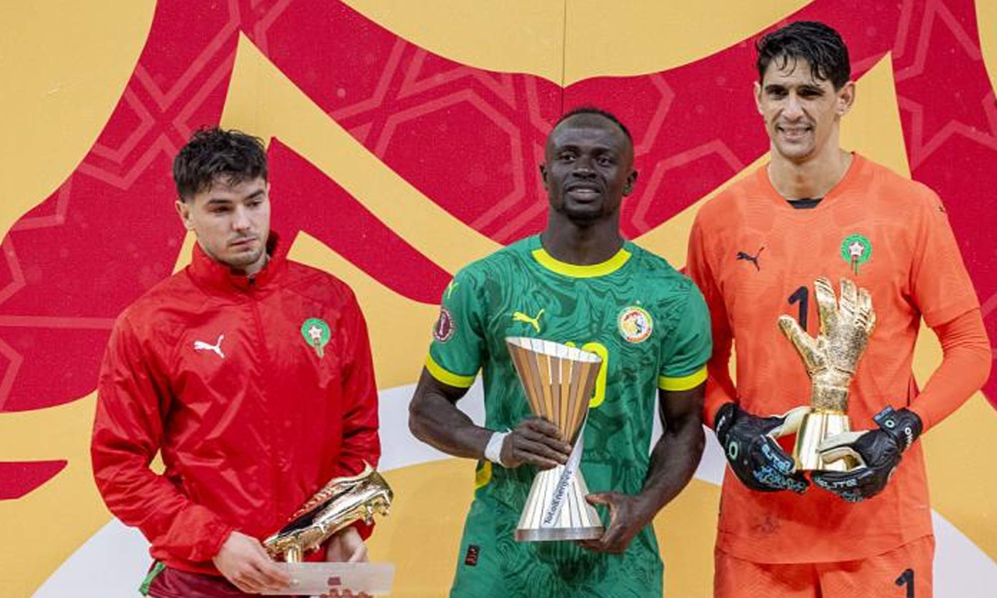 Brahim Díaz, Mané y Bounou después de la final de la Copa África.