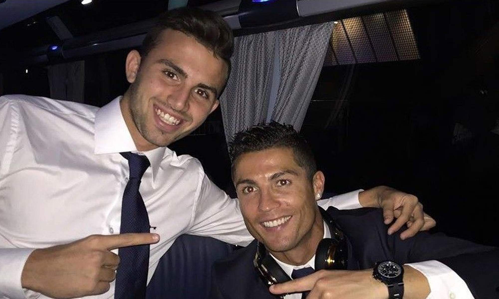 Borja Mayoral y Cristiano Ronaldo en un autobús. 