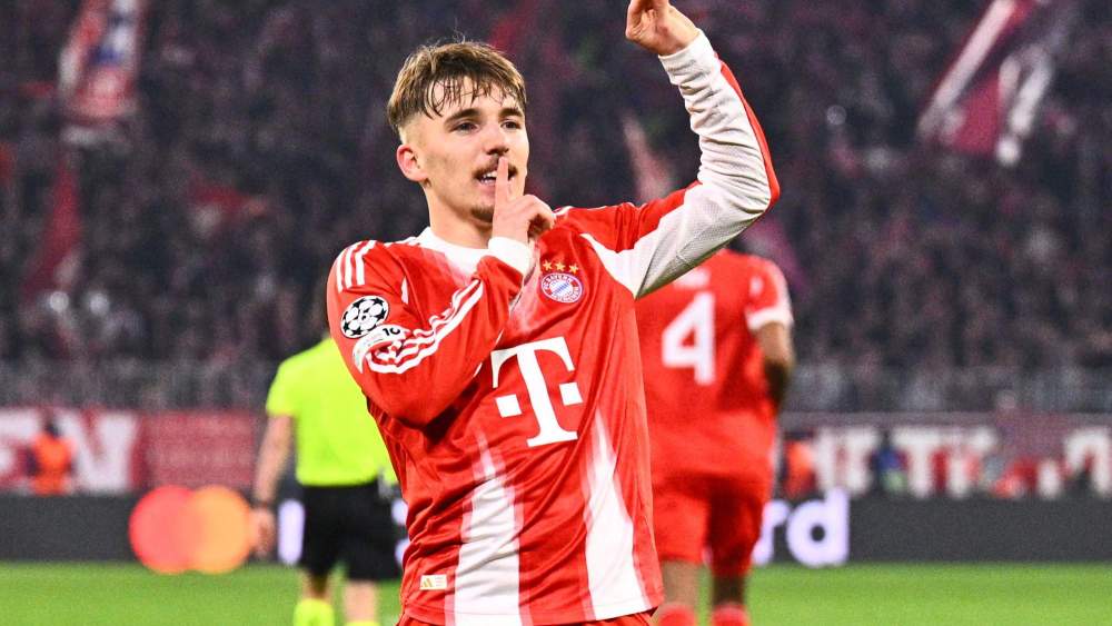 Lennart Karl, festejando un gol con el Bayern Múnich durante un partido de la presente edición de la Champions League.