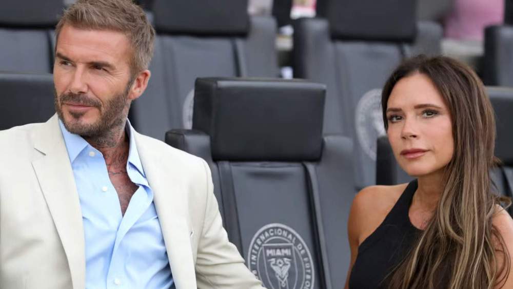 David Beckham gestiona su fortuna con la colaboración de su mujer, Victoria, que se hizo popular por ser una miembro del grupo Spice Girls.