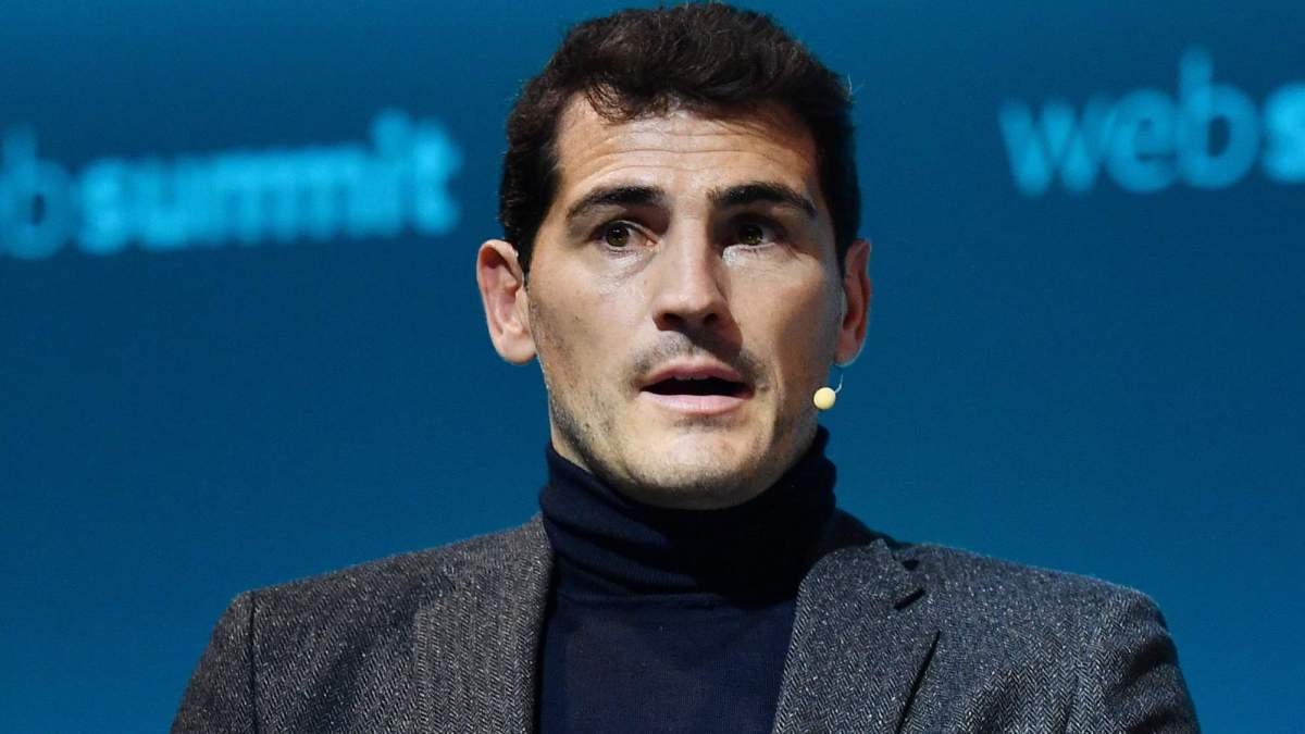 íker Casillas, hablando durante un congreso de fútbol.
