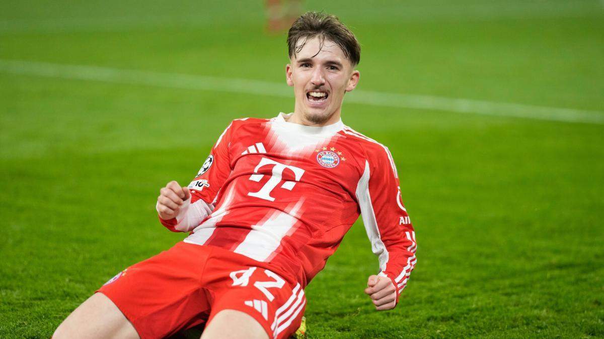 Lennart Karl celebrando un gol con el Bayern Múnich.