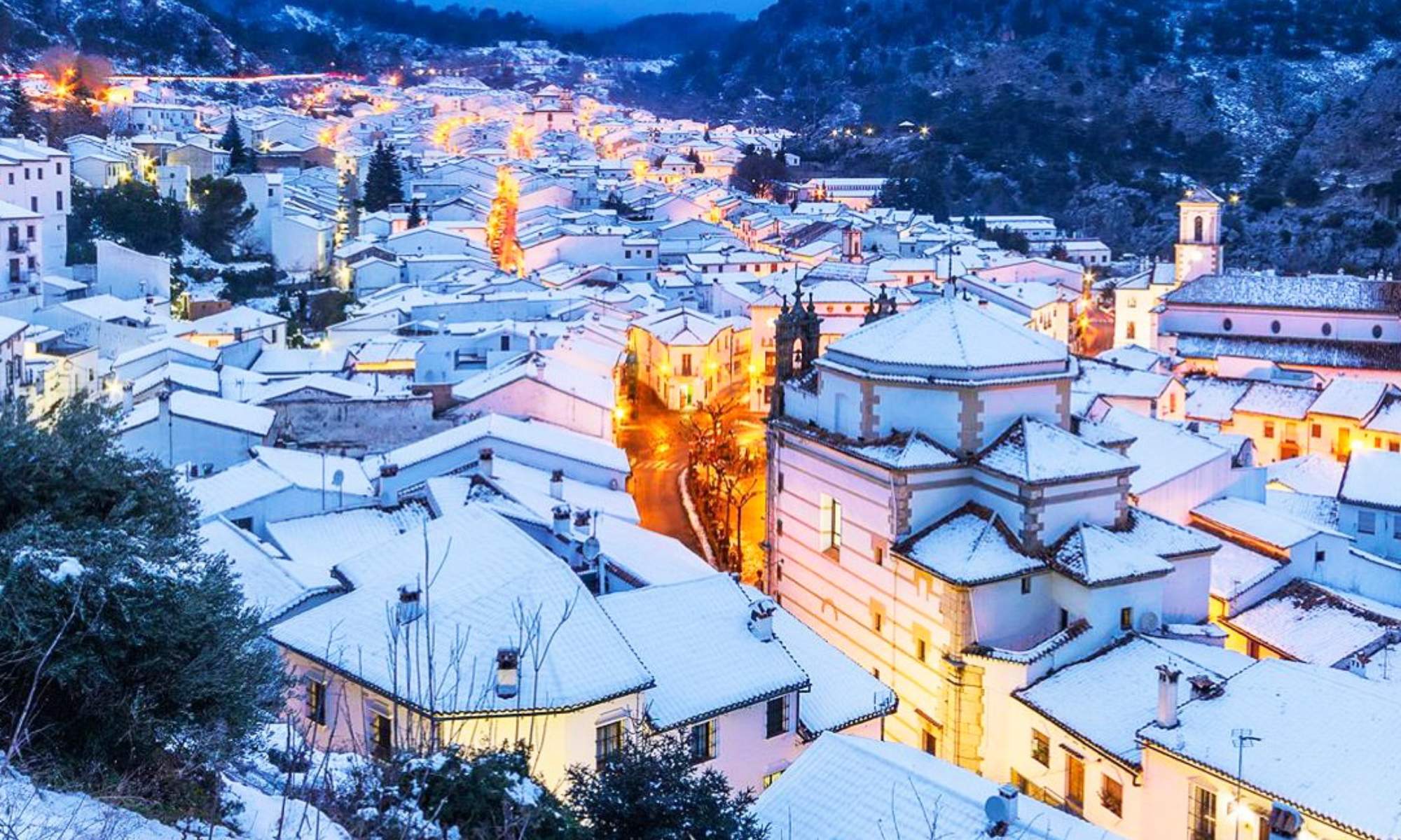 Una imagen panorámica de Grazalema durante la Navidad del año 2018.