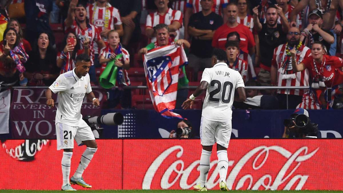 Rodrygo y Vinicius celebrando un gol en la última victoria del Real Madrid en un derbi liguero