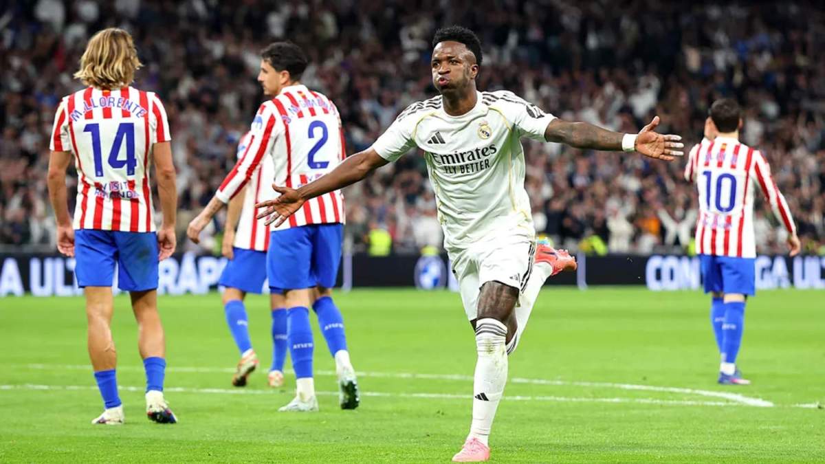 Vinicius celebra su segundo gol en el partido ante el Atlético, que fue el 3-2 definitivo.