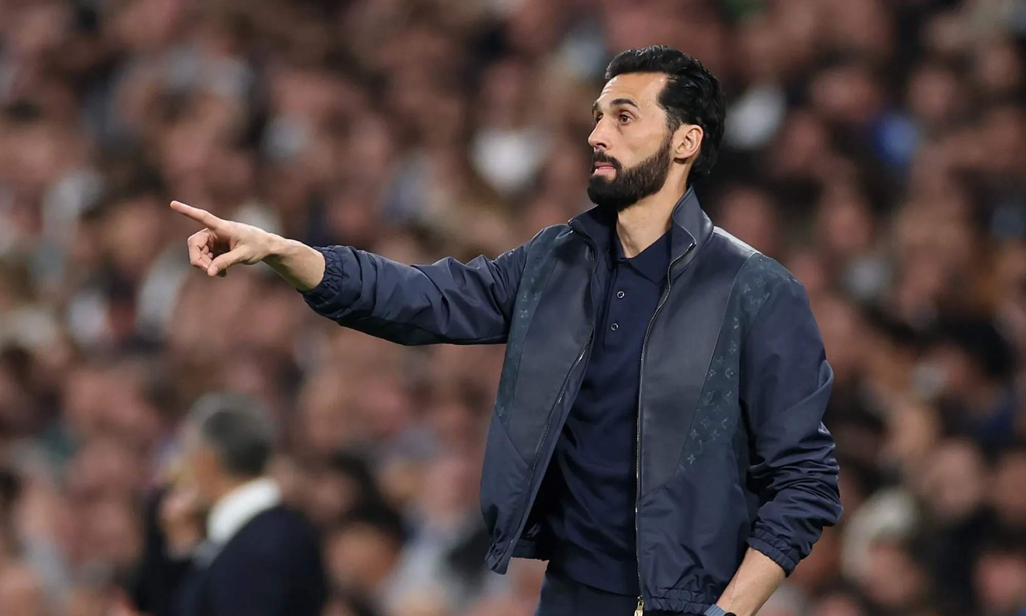 Álvaro Arbeloa en el Santiago Bernabéu jugando contra el Atlético de Madrid.