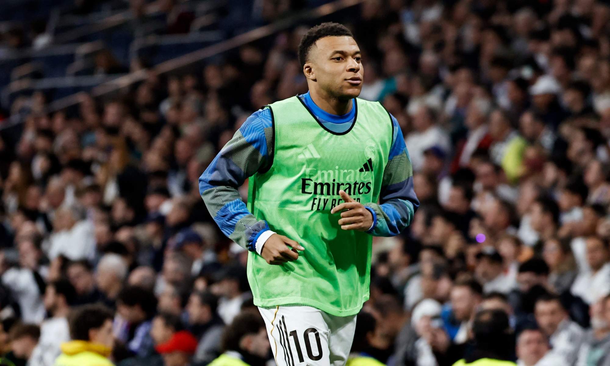 Kylian Mbappé en un calentamiento con el Real Madrid