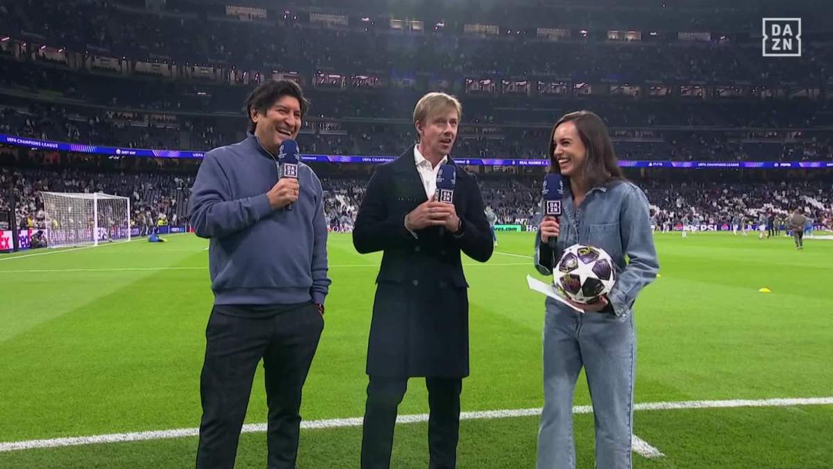Iván Zamorano comentando un partido en DAZN