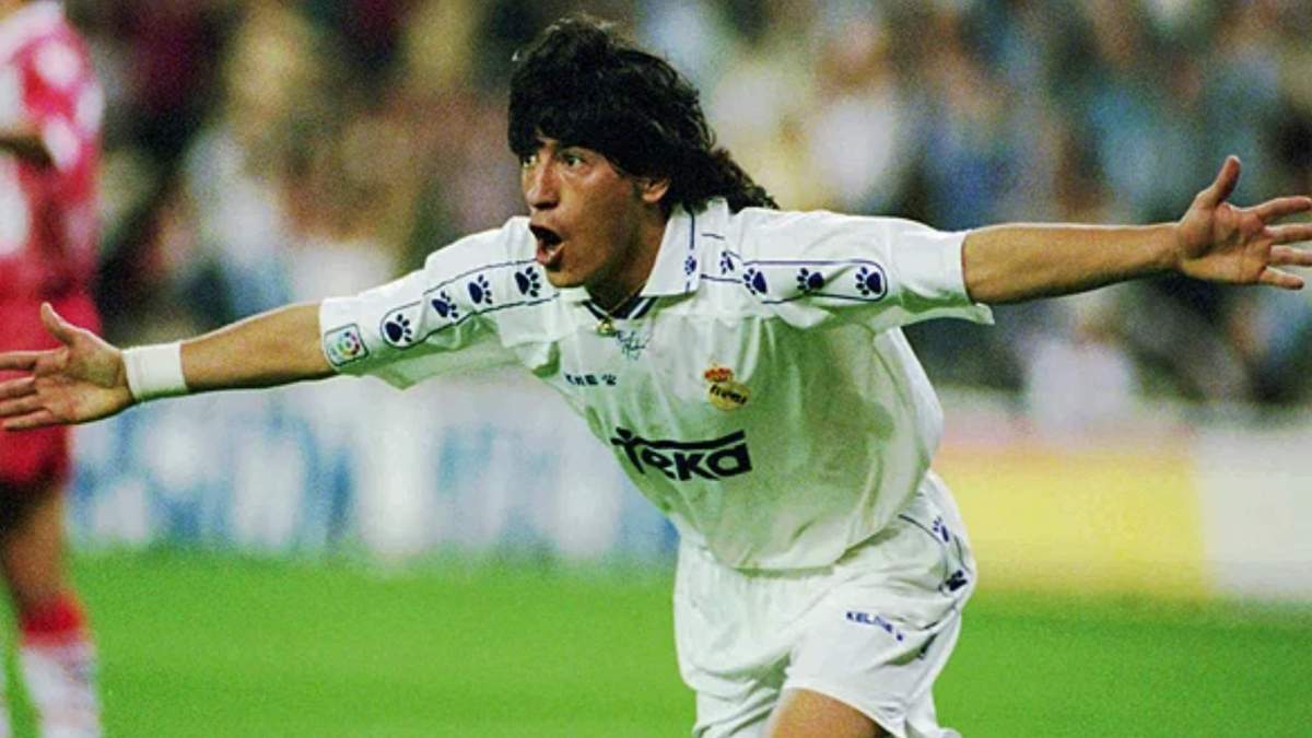 Iván Zamorano celebrando un gol con el Real Madrid