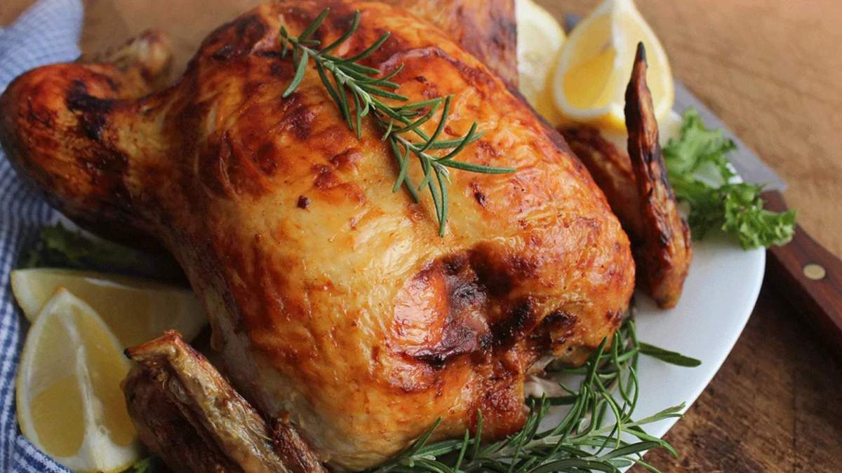 El truco para que el pollo asado quede jugoso y crujiente