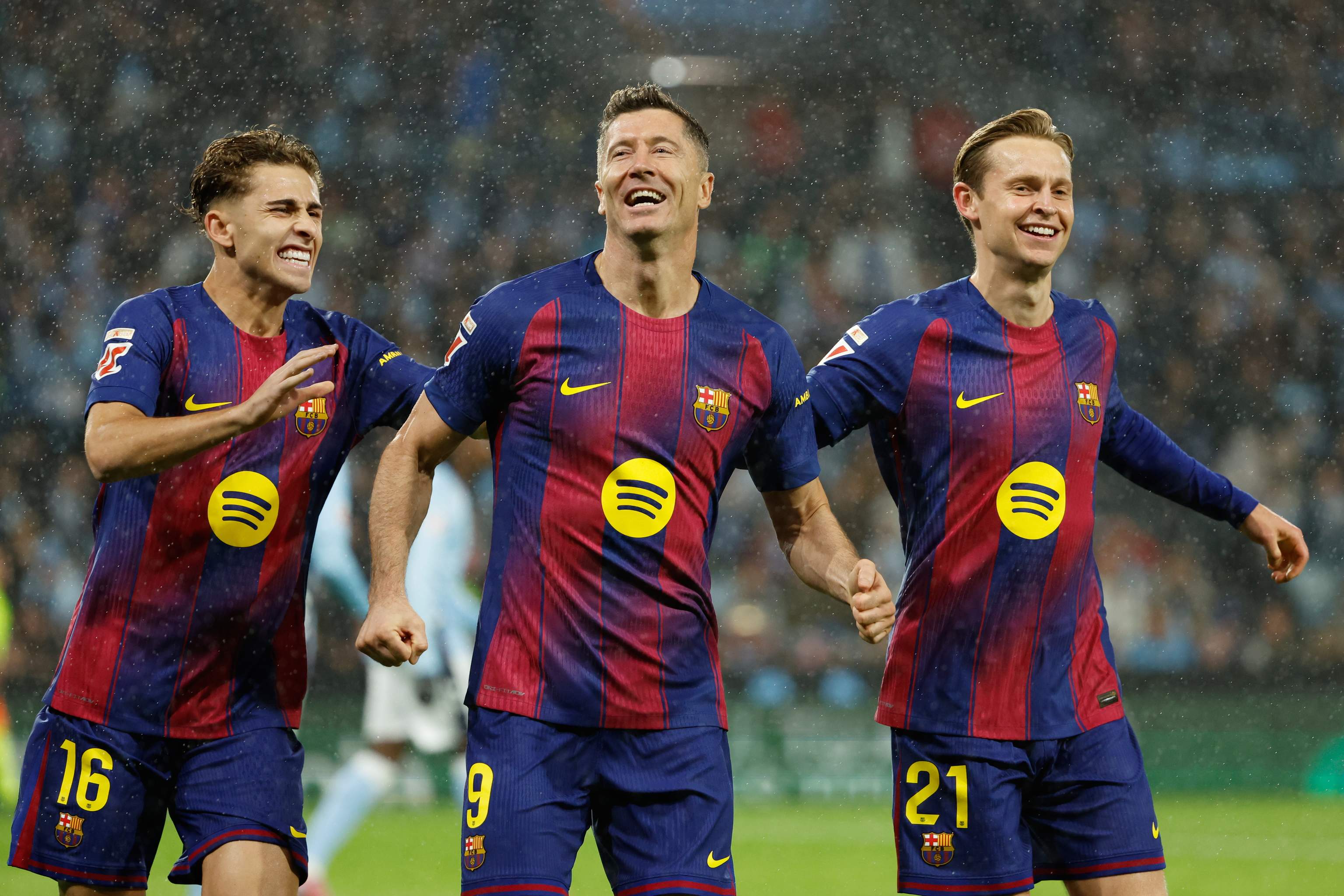 Lewandowski, celebrando un gol con el Barça