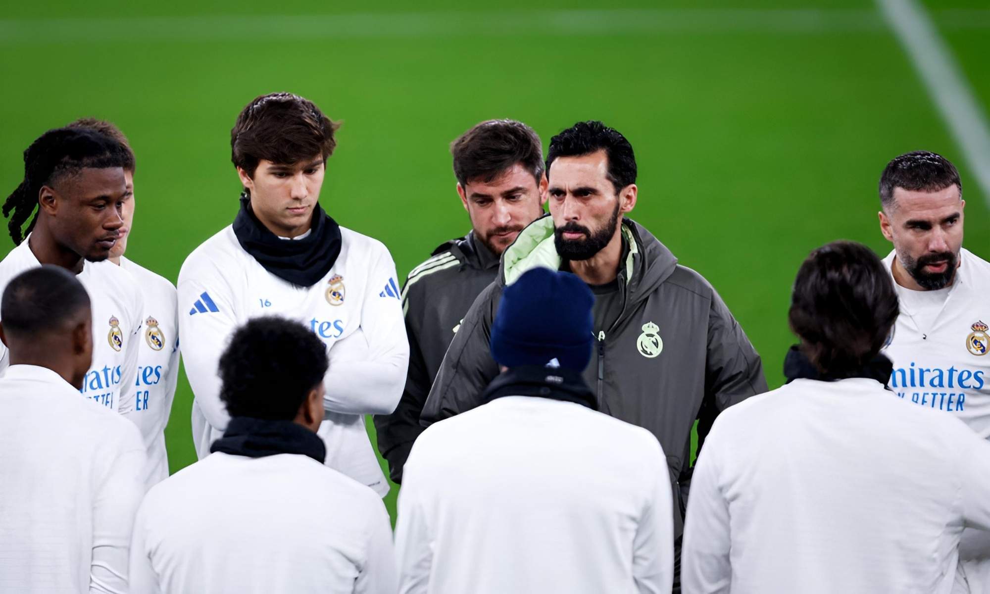 Ni Vinicius ni Thiago Pitarch: el futbolista del Madrid que está feliz con Arbeloa llevaba tres meses sin hablar con Xabi Alonso