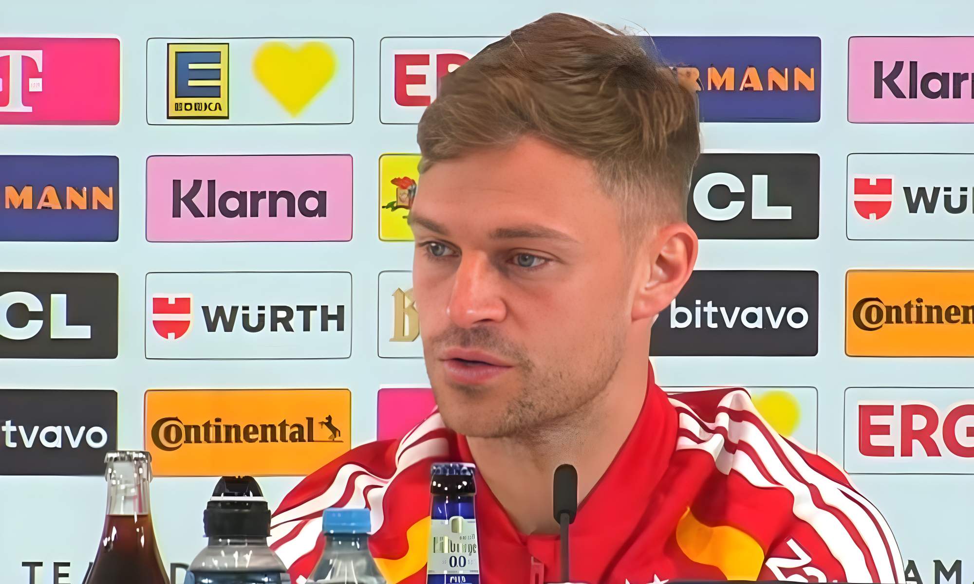 Joshua Kimmich ha defendido a Antonio Rüdiger durante la concentración con Alemania.