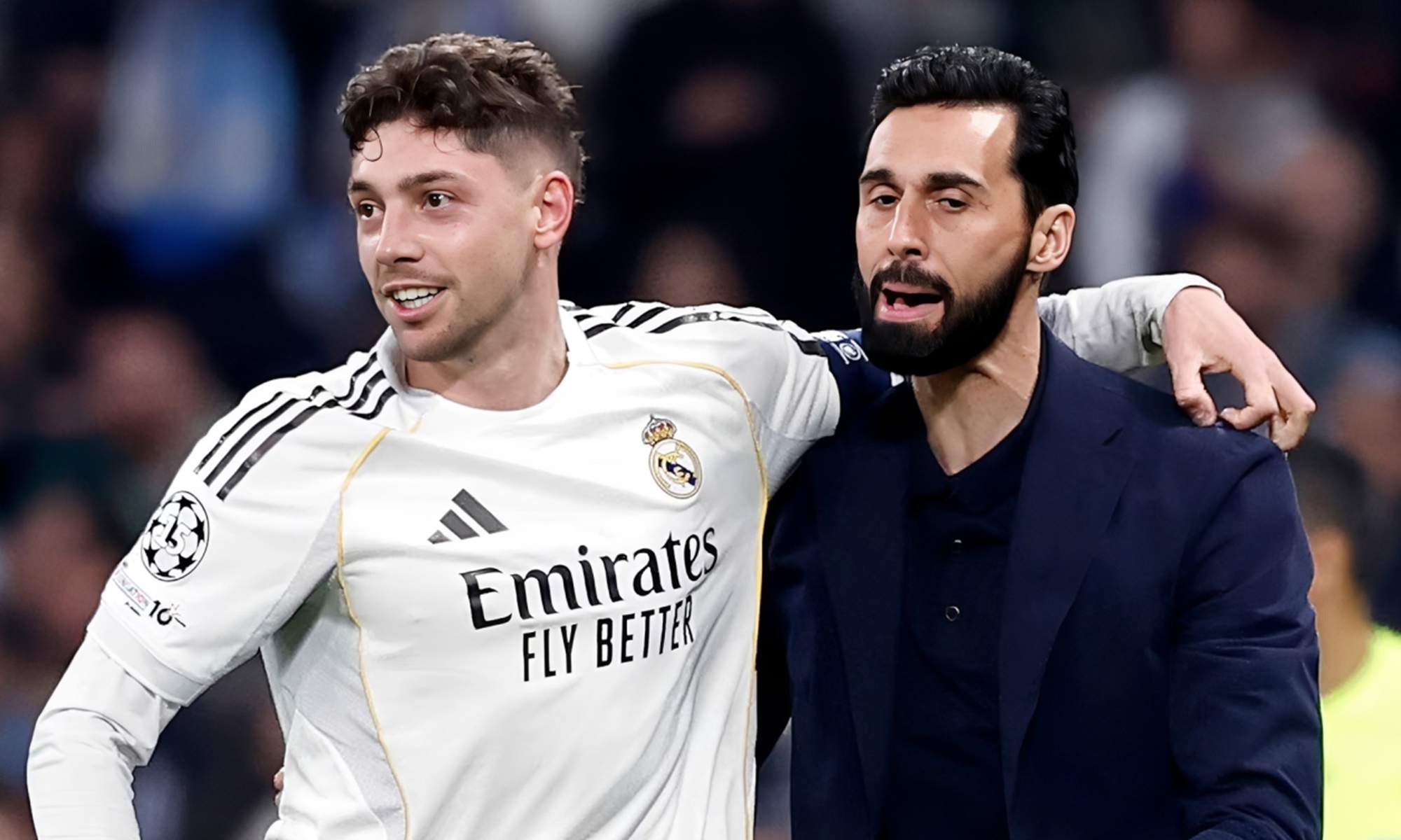 Fede Valverde abrazando a Álvaro Arbeloa en un partido del Real Madrid.