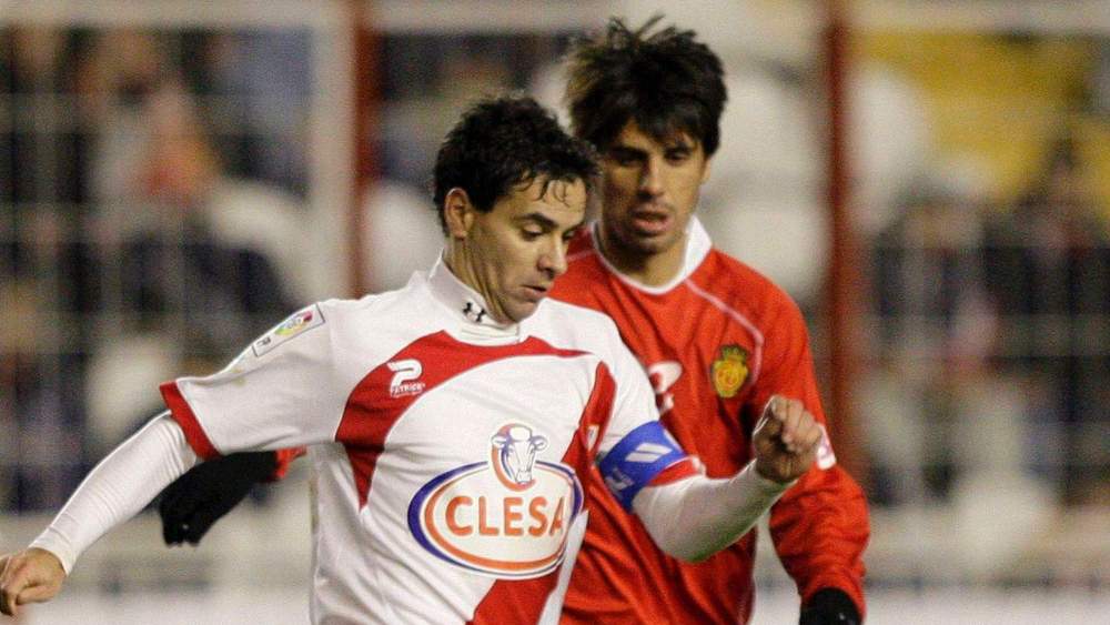 Míchel, durante un partido como jugador del Rayo frente al Mallorca.