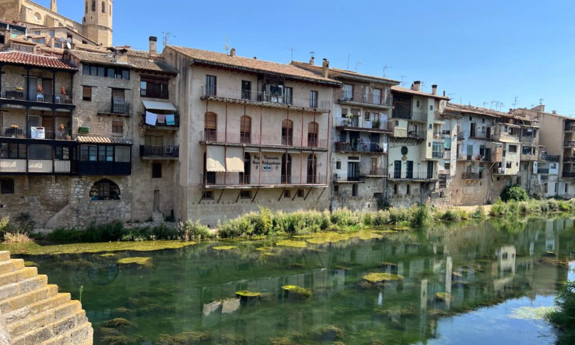 Valderrobres, capital administrativa del Matarraña, la zona de Teruel que se parece a la Toscana.