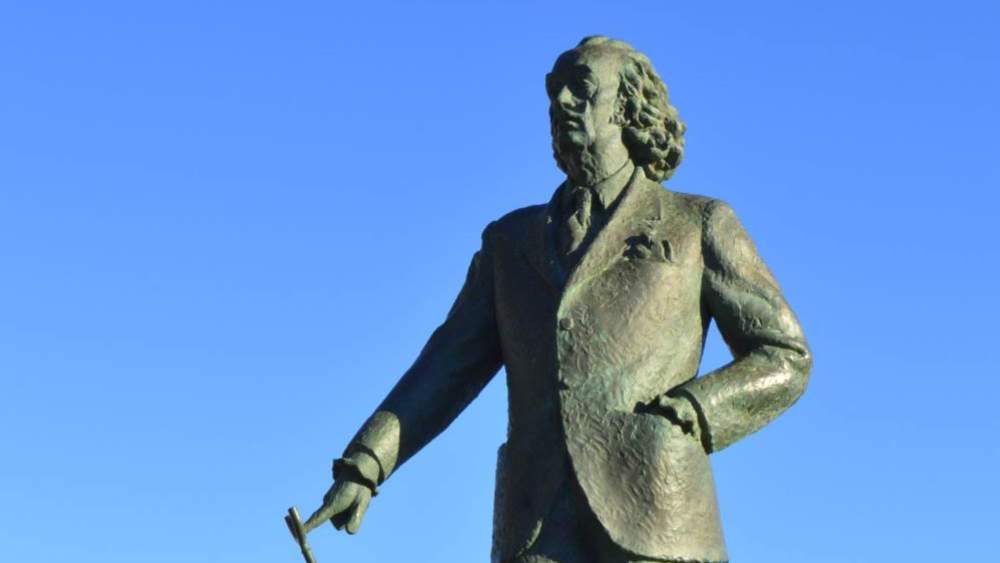 Estatua de Salvador Dalí, en Cadaqués.