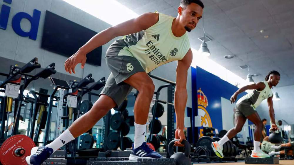 Trent Alexander-Arnold y Eduardo Camavinga, durante una sesión en el gimnasio con el Real Madrid.