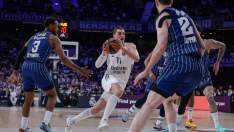 Mario Hezonja, en una jugada de ataque en el partido de esta noche entre el Real Madrid y el Anadolu Efes.