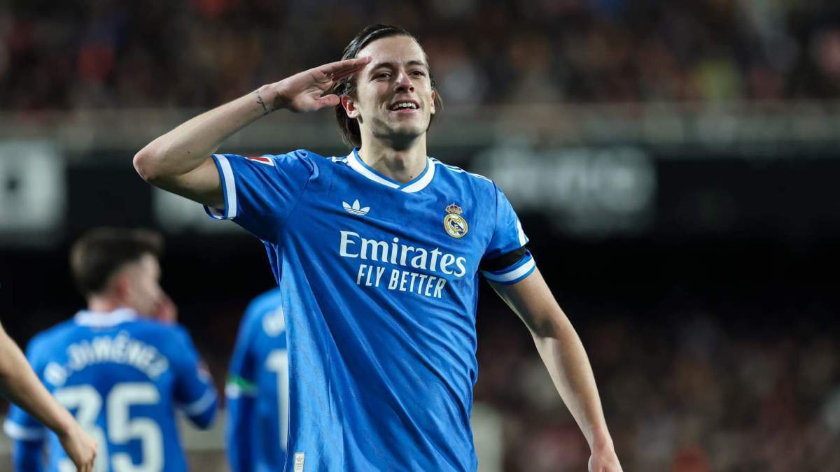 Álvaro Carreras celebrando un gol. 