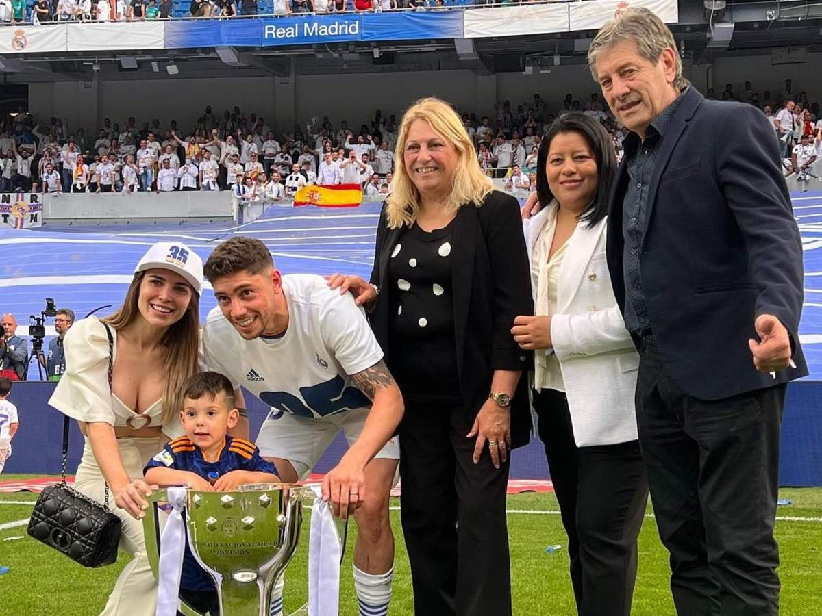 Fede Valverde junto a su familia. 