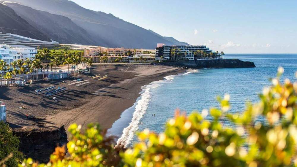 El paisaje de La Palma, la llamada 'isla bonita' de España, destaca por su naturalidad.