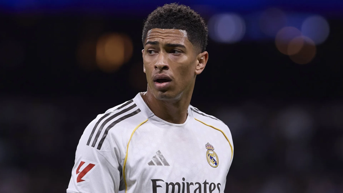 Jude Bellingham disputando un partido con el Real Madrid.