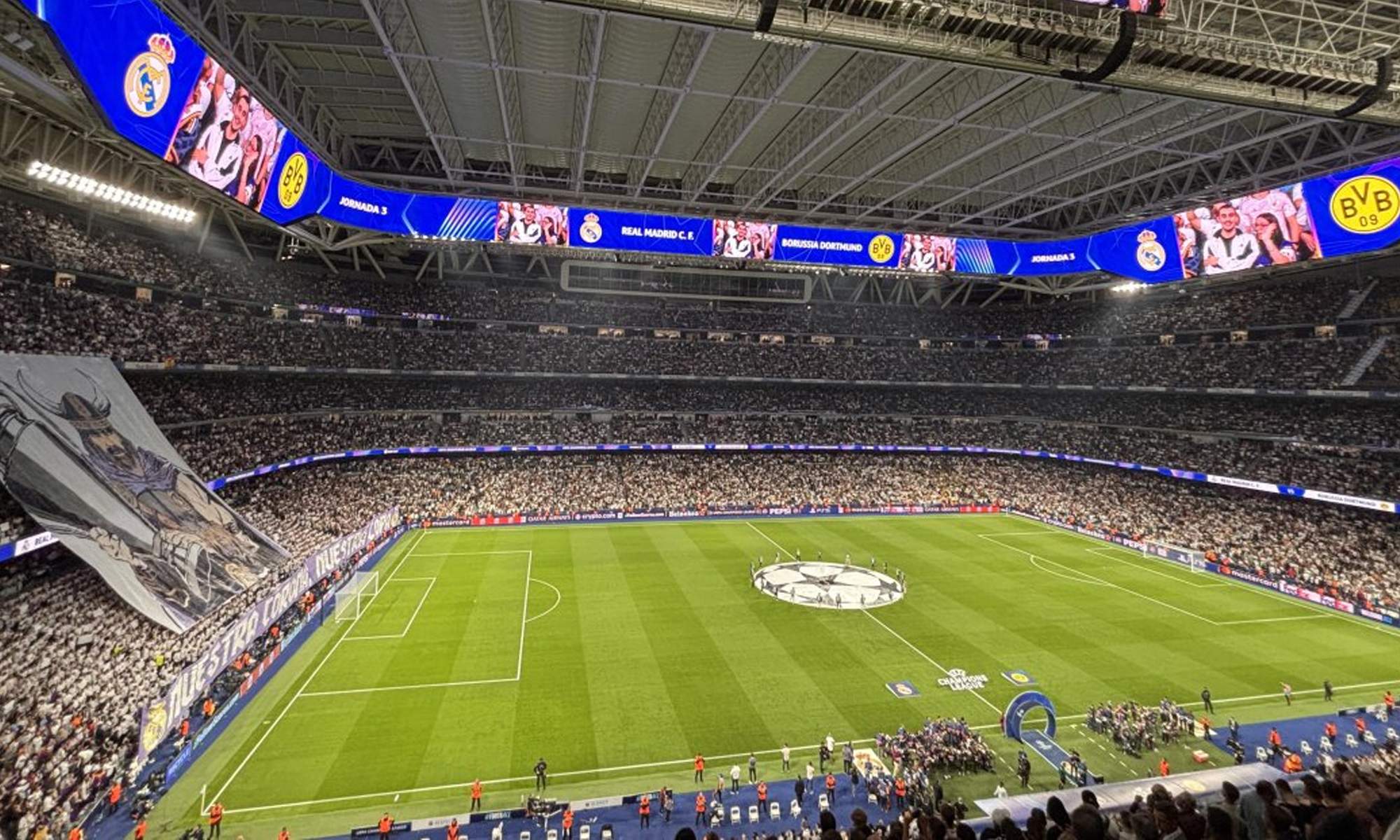 El Santiago Bernabéu lleno durante un partido del Real Madrid.