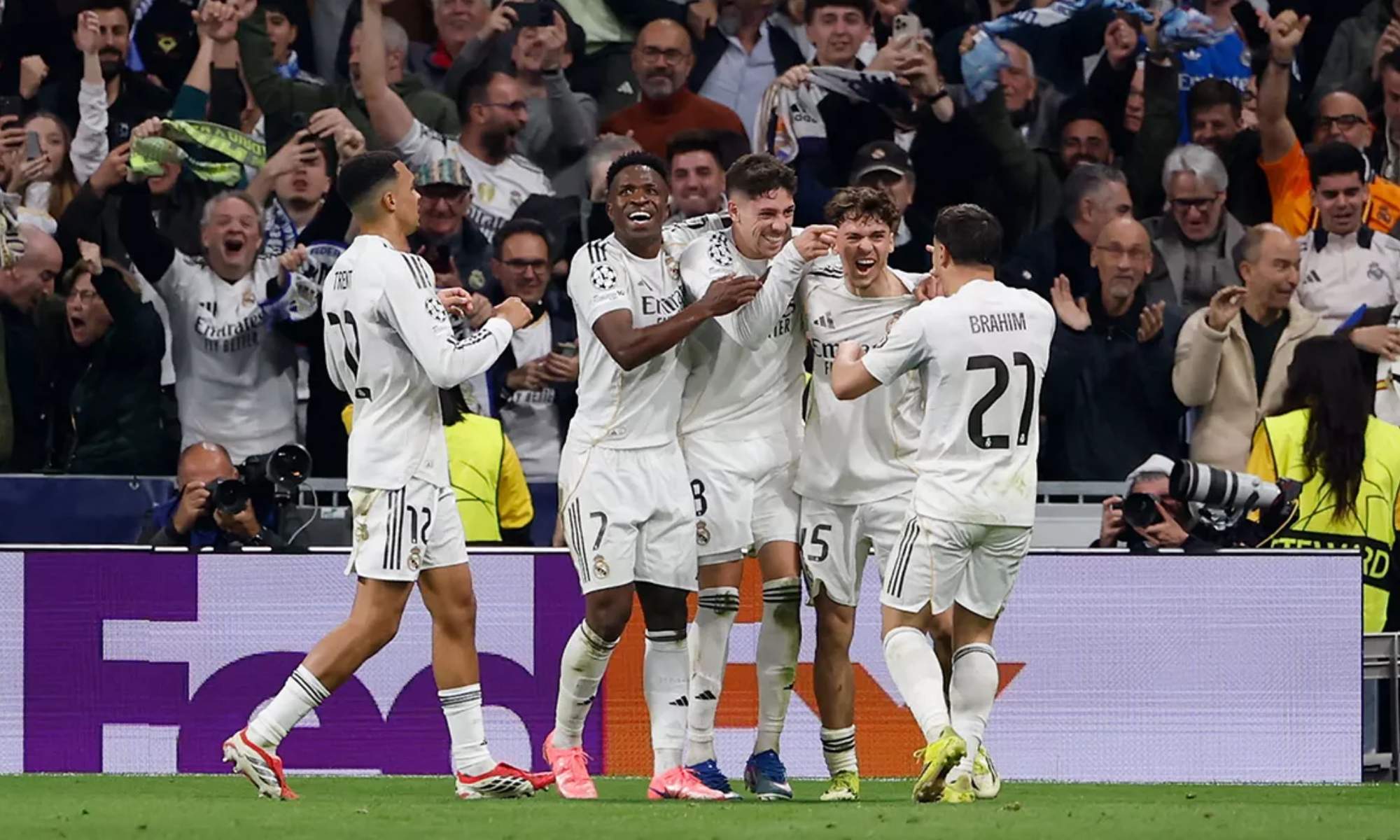 Varios futbolistas del Real Madrid, celebrando un gol durante un partido de esta temporada.