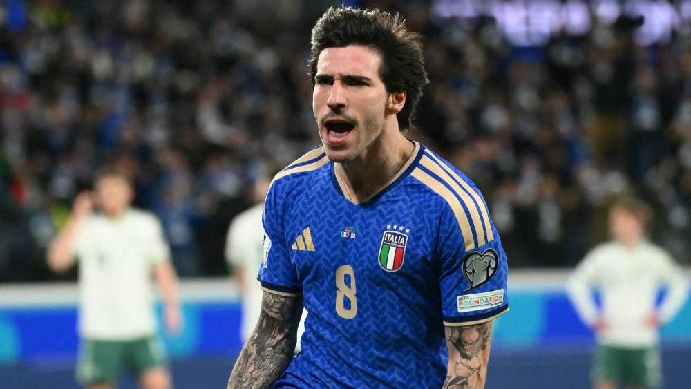 Sandro Tonali, celebrando un gol con la Selección de Italia. Sandro Tonali, celebrando un gol con la Selección de Italia.