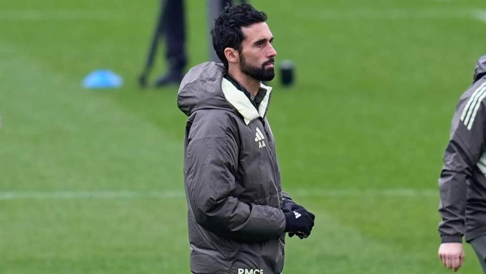 Álvaro Arbeloa, dirigiendo un entrenamiento del Real Madrid en la Ciudad Deportiva de Valdebebas.