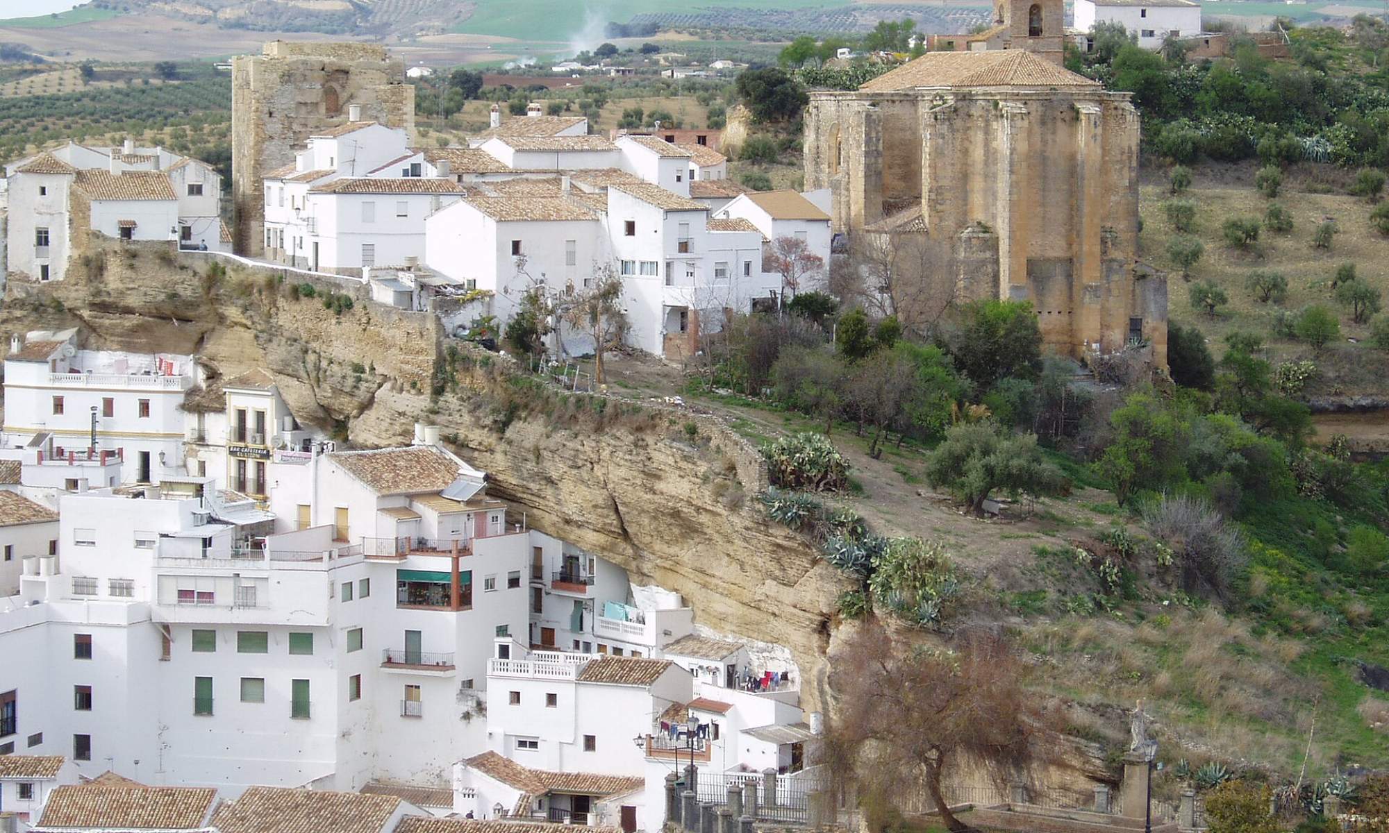 Panorámica de Setenil de las Bodegas, en la Sierra de Cádiz.