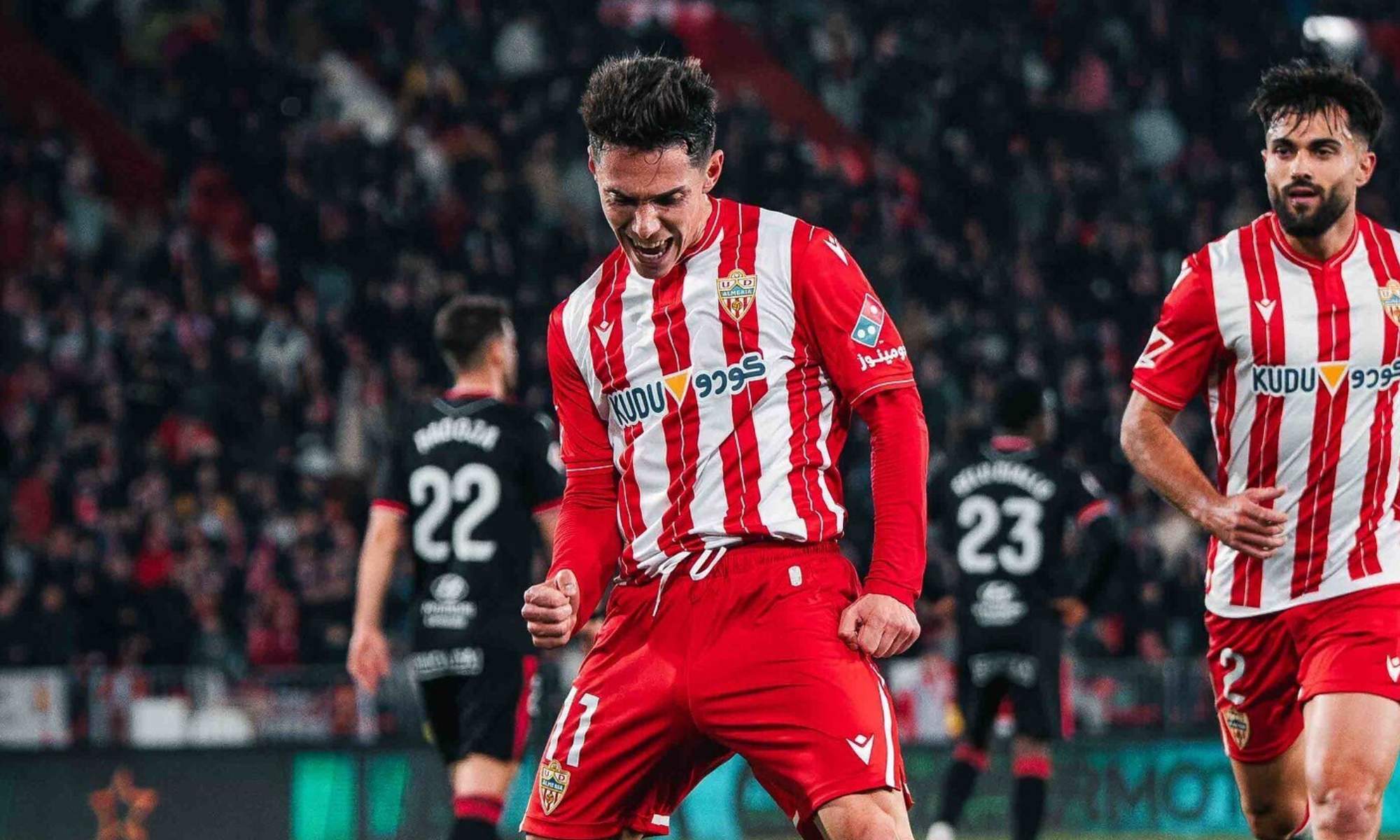 Sergio Arribas, celebrando un gol con el Almería durante un partido de esta campaña.