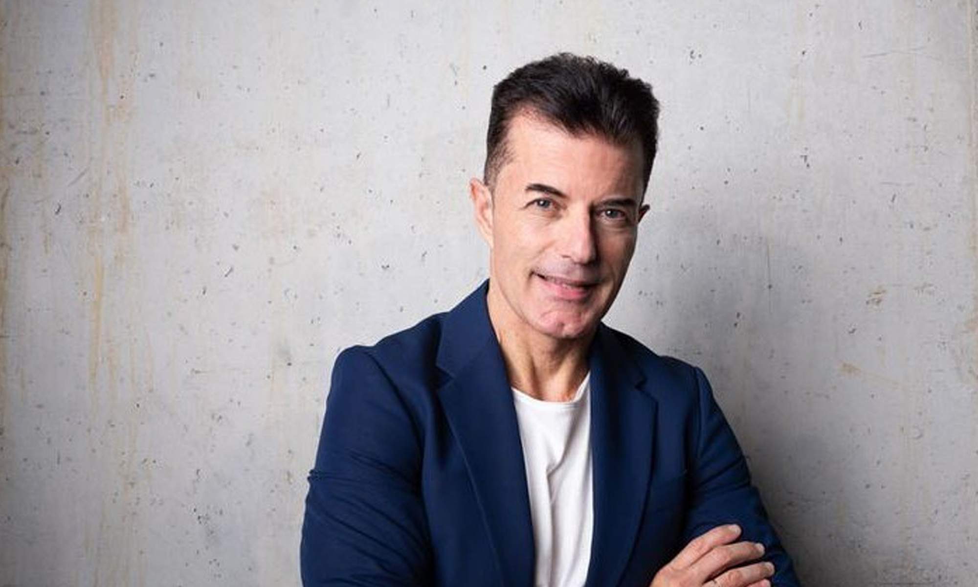 El doctor Manuel Viso dando una recomendación.
