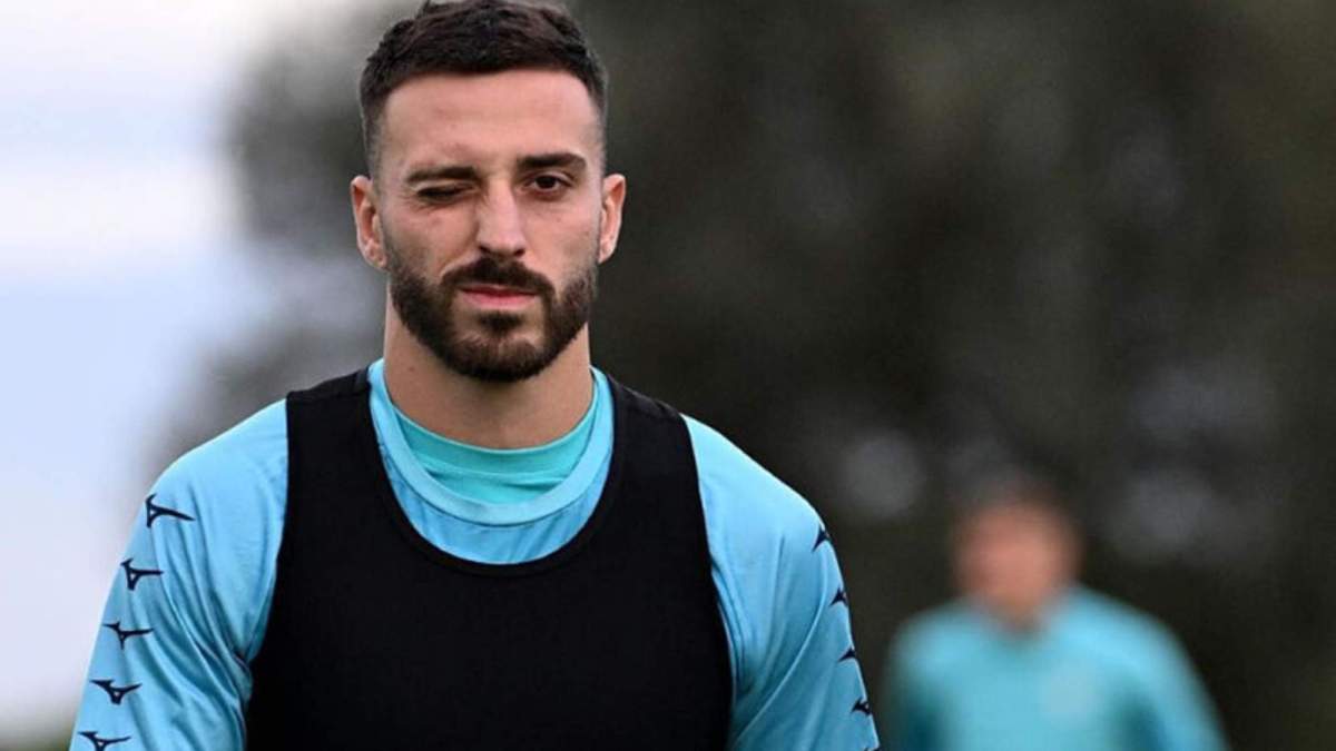 Mario Gila en un entrenamiento con la Lazio