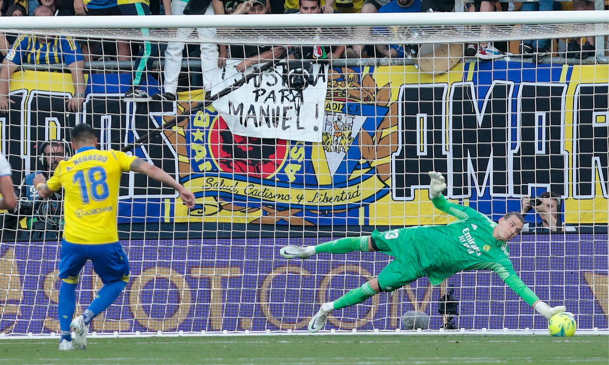 Lunin, el as en la manga de Arbeloa para los penaltis contra el Real Madrid: mejor que Courtois y el recuerdo de Manchester lo confirma