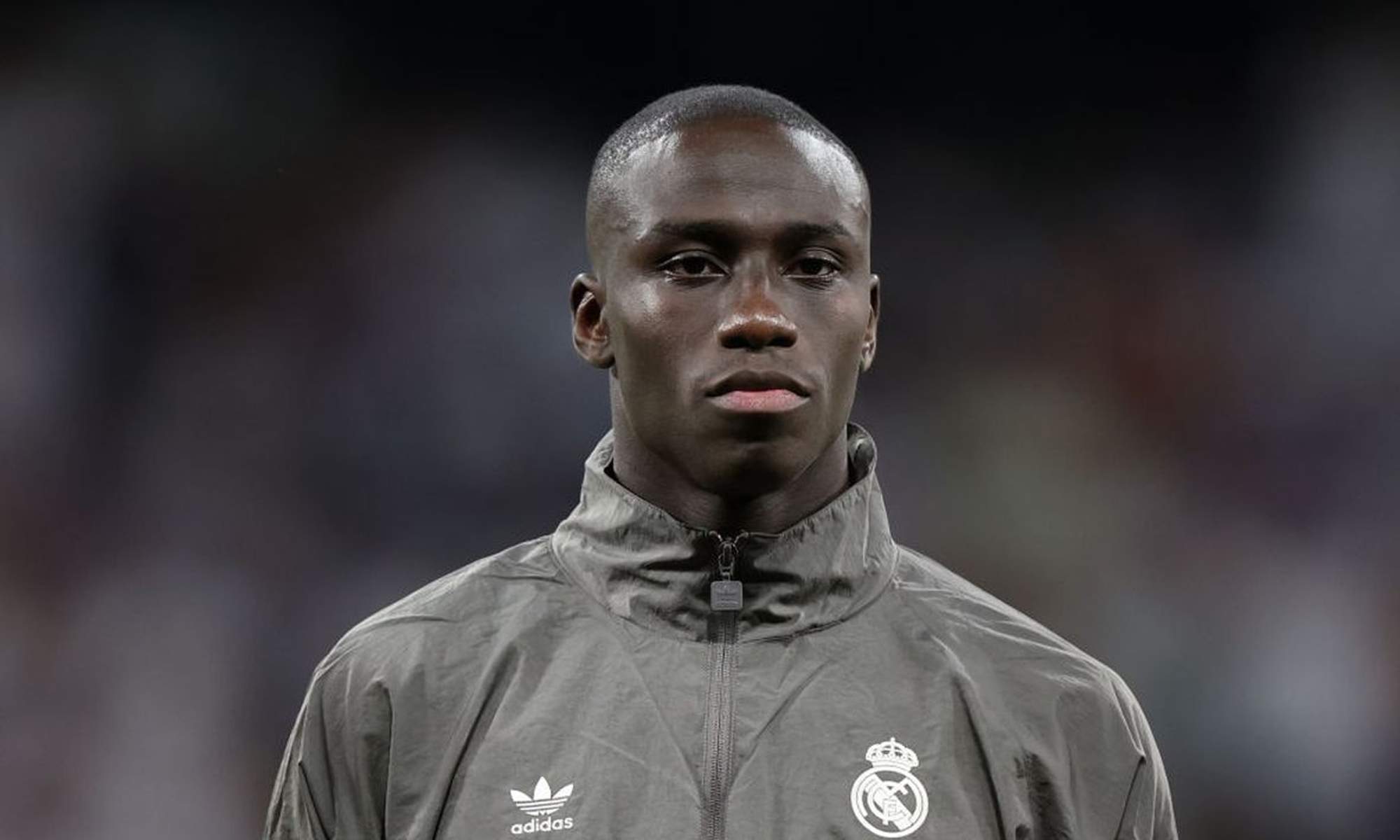 Ferland Mendy antes de jugar un partido con el Real Madrid.