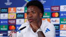 Vinicius, futbolista del Madrid, y su última gran inversión: un reloj de 115.000 euros, fabricado en piedra de meteorito y que lleva diamantes