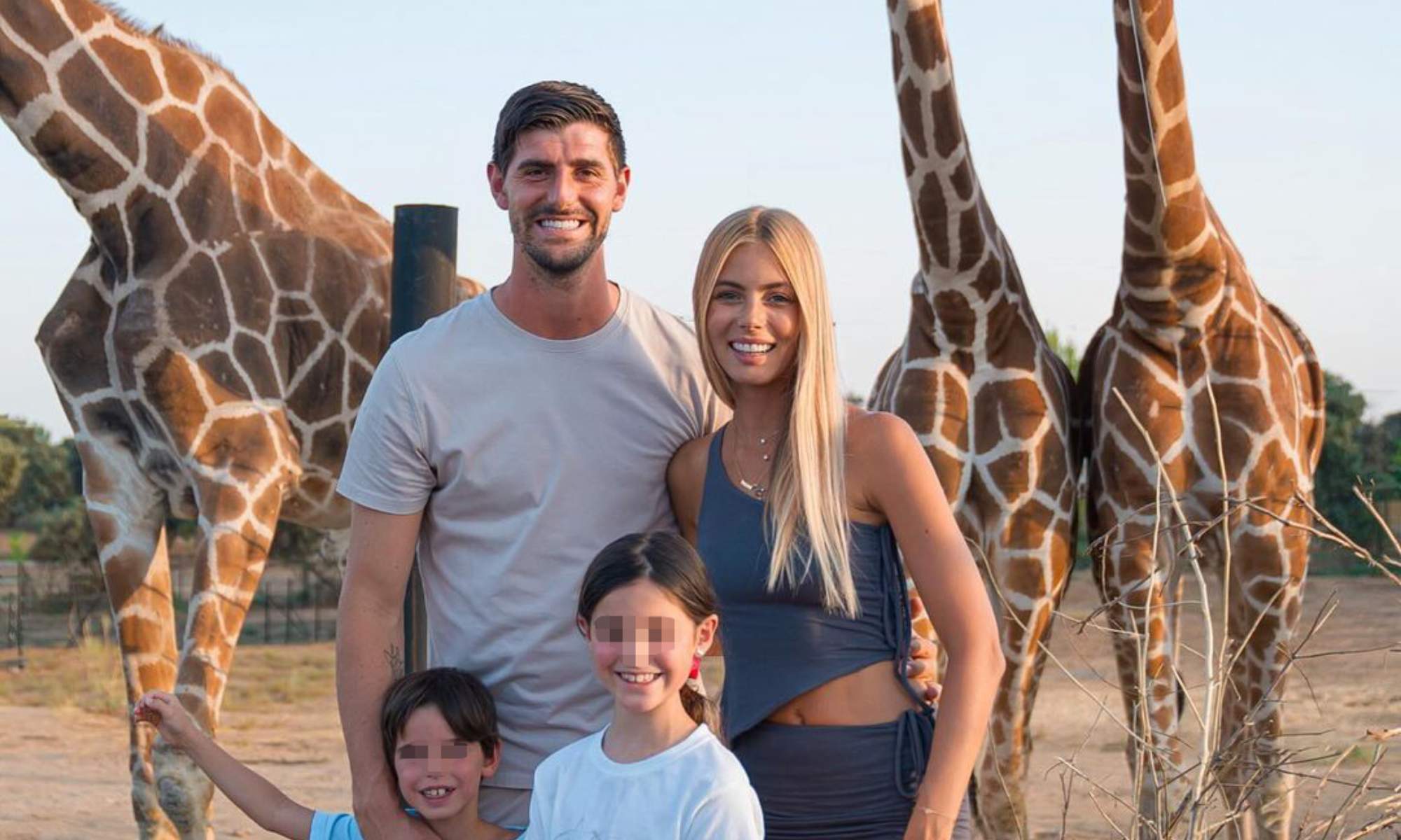 Thibaut Courtois con su mujer, Mishel Gerzig, y dos de sus hijos nacidos de otra pareja anterior.