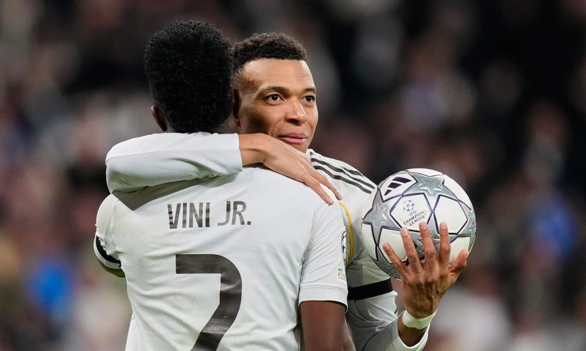 Vinícius Júnior y Kylian Mbappé celebrando un gol en la Champions League.