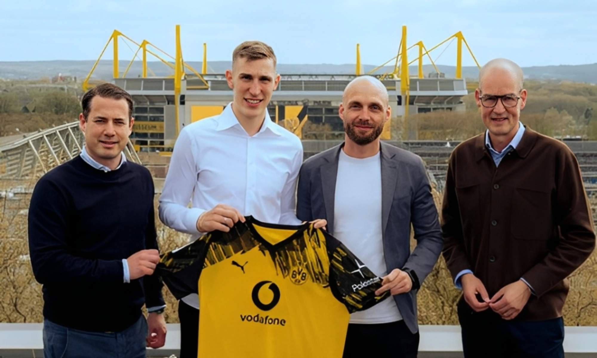 Nico Schlotterbeck renueva con el Borussia Dortmund