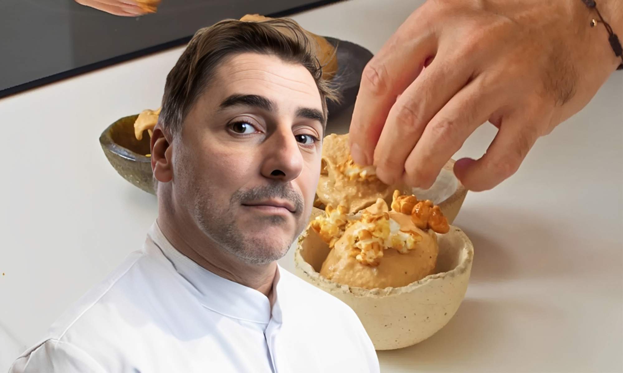 Jordi Roca y un helado con palomitas.