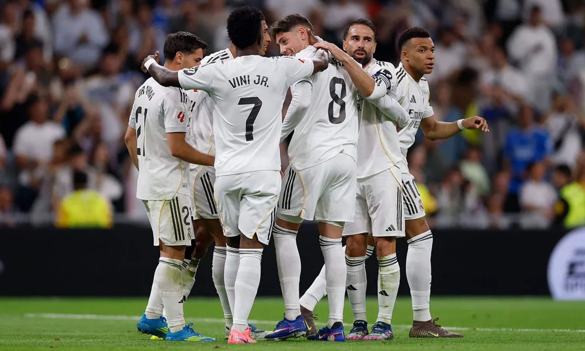 Los futbolistas del Real Madrid, celebrando el gol contra el Girona en el partido de Liga de este viernes.