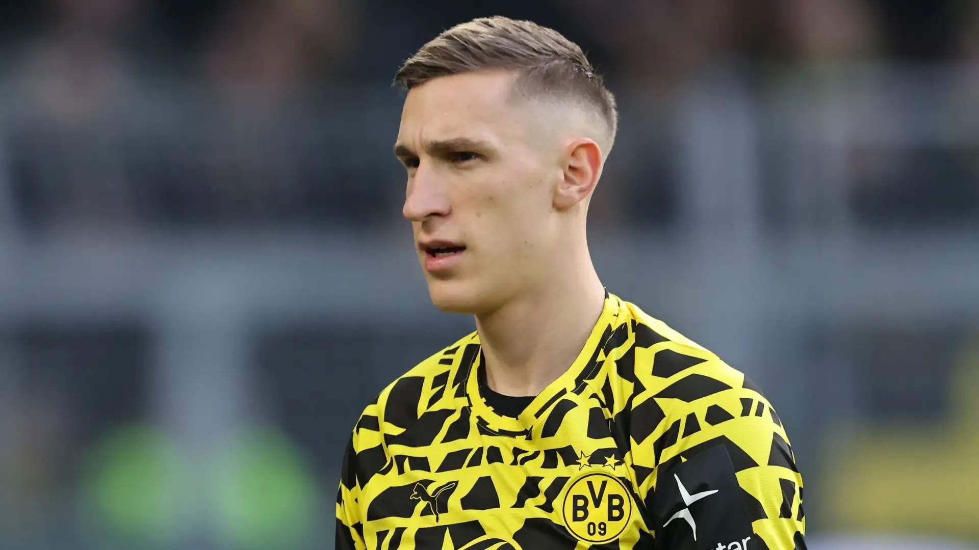 Schlotterbeck renueva con el Dortmund, pero puede fichar por el Real Madrid ya gracias a una cláusula de 60 millones: el objetivo era mejorar su sueldo y alejar al Bayern	