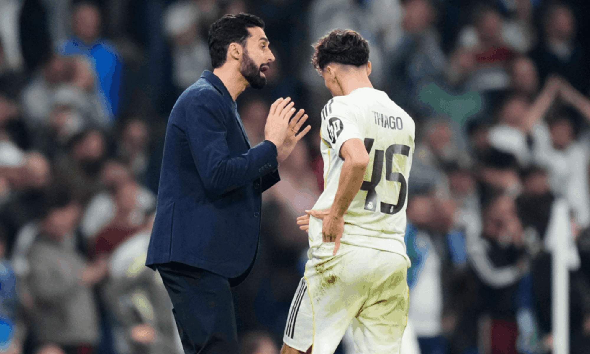 Álvaro Arbeloa y Thiago Pitarch en un partido del Real Madrid.