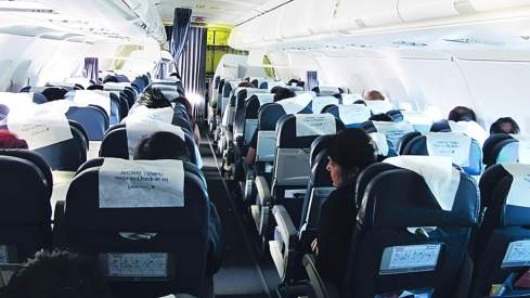 Un vuelo lleno de pasajeros.