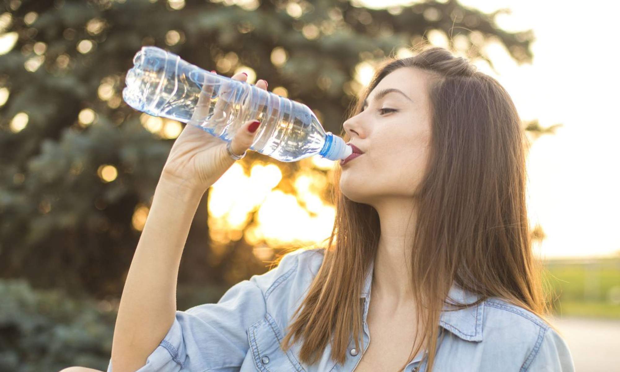 Los factores que determinan la cantidad de agua que hay que beber