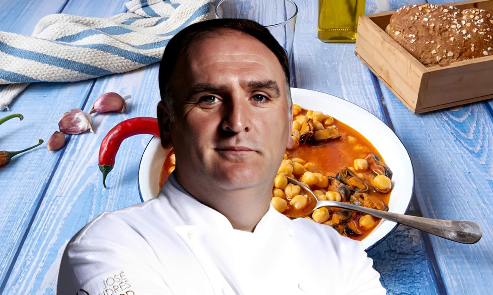 El chef José Andrés y un guiso de garbanzos y mejillones.