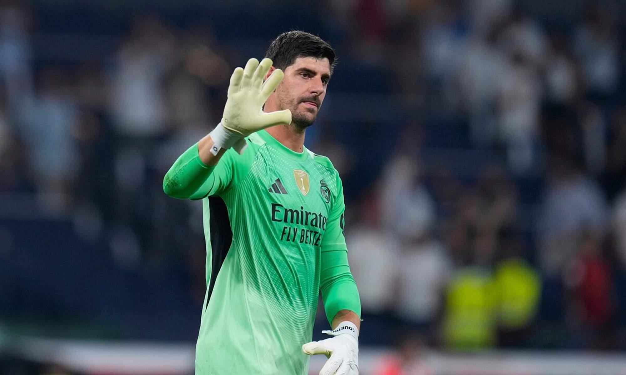 Thibaut Courtois disputando un partido con el Real Madrid.