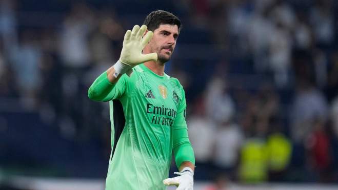 Thibaut Courtois disputando un partido con el Real Madrid.